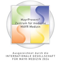 Rundes Siegel mit vier farbigen Feldern und dem Zeichen MayrPrevent, darunter die Zeile Ausgezeichnet durch die Internationale Gesellschaft für Mayr-Medizin 2026